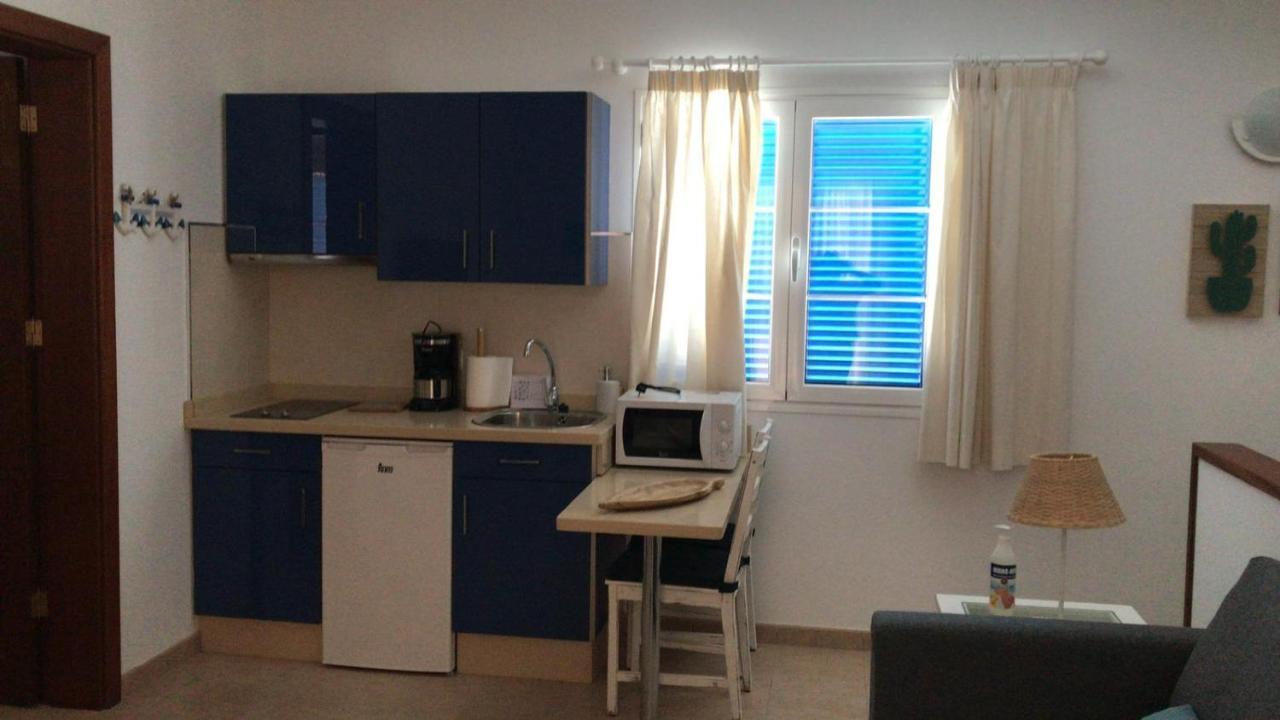 Apartamentos Burgao Caleta de Sebo Exteriör bild