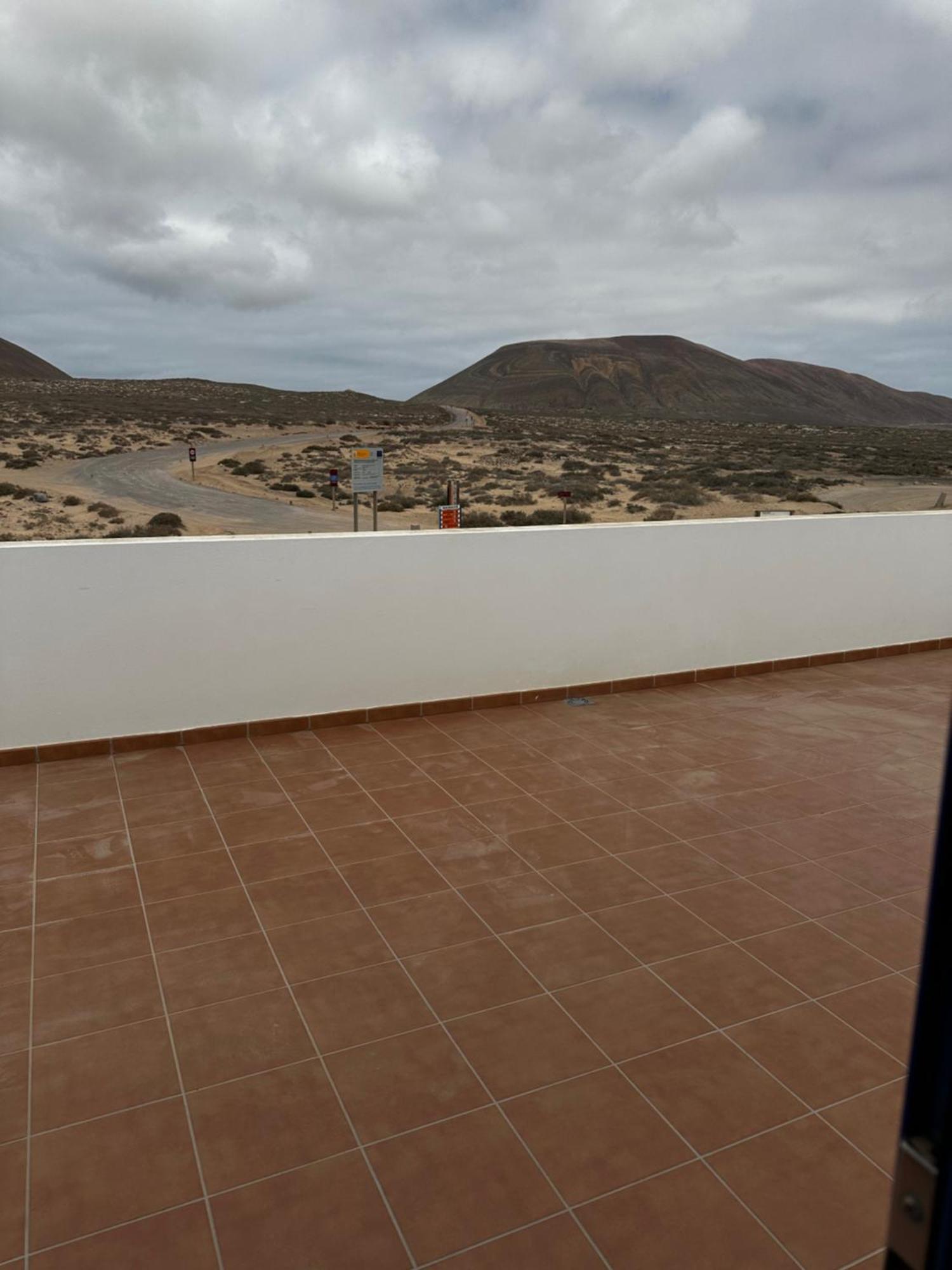 Apartamentos Burgao Caleta de Sebo Exteriör bild