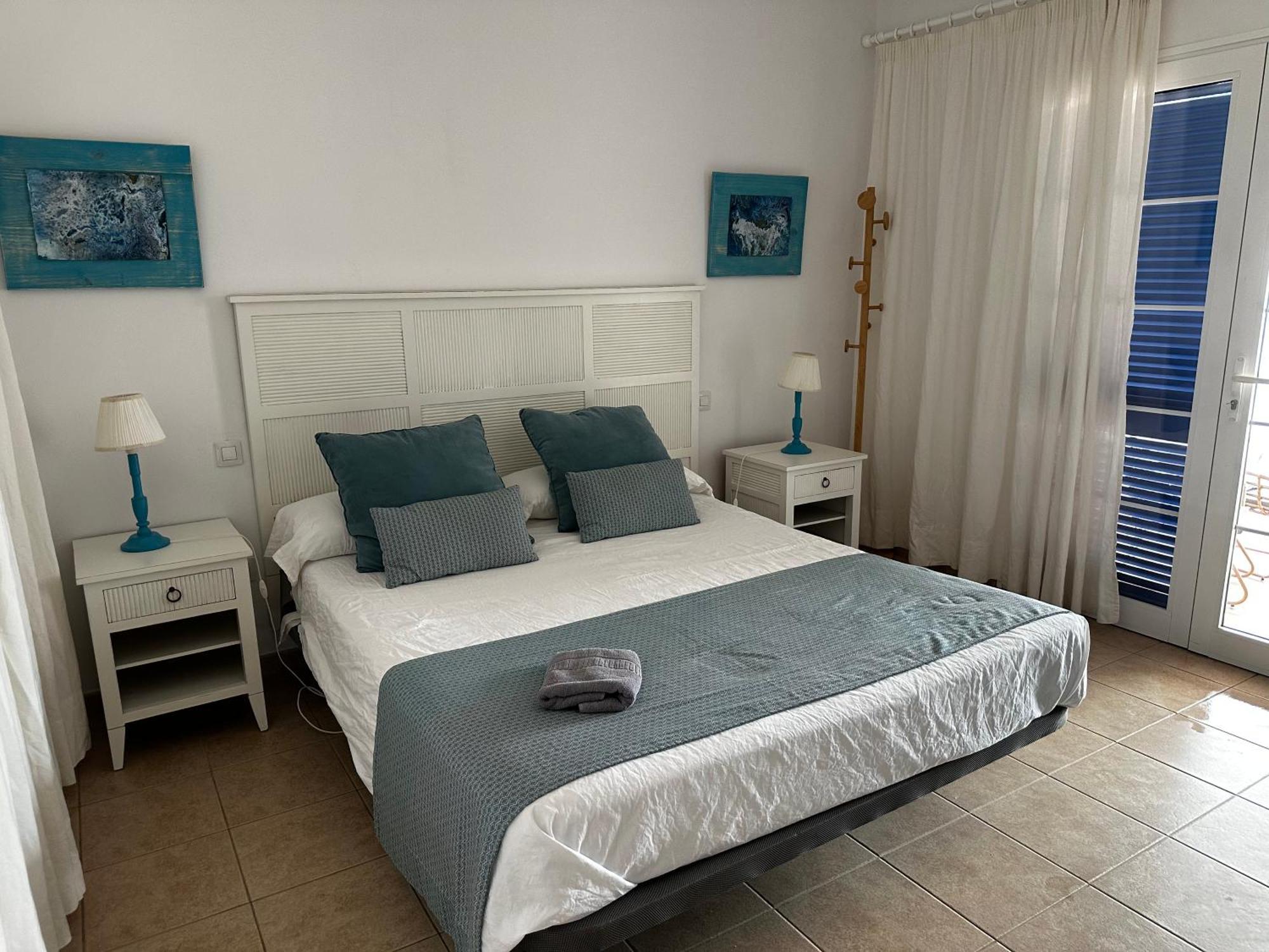 Apartamentos Burgao Caleta de Sebo Exteriör bild