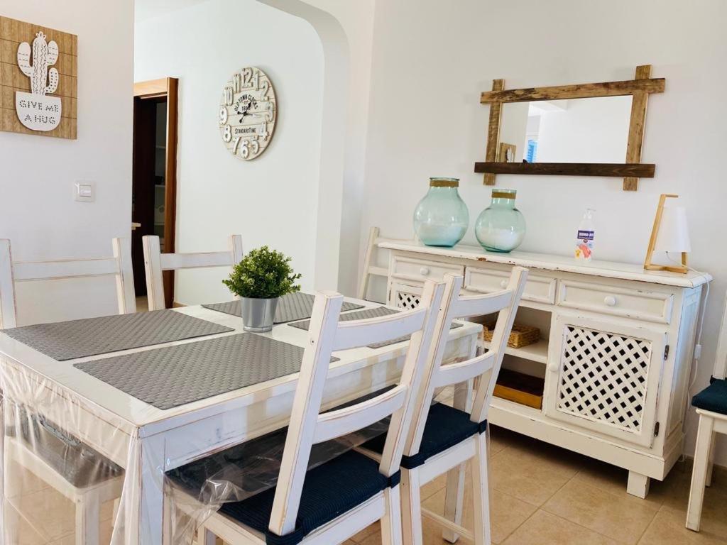 Apartamentos Burgao Caleta de Sebo Exteriör bild