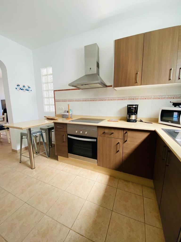 Apartamentos Burgao Caleta de Sebo Exteriör bild