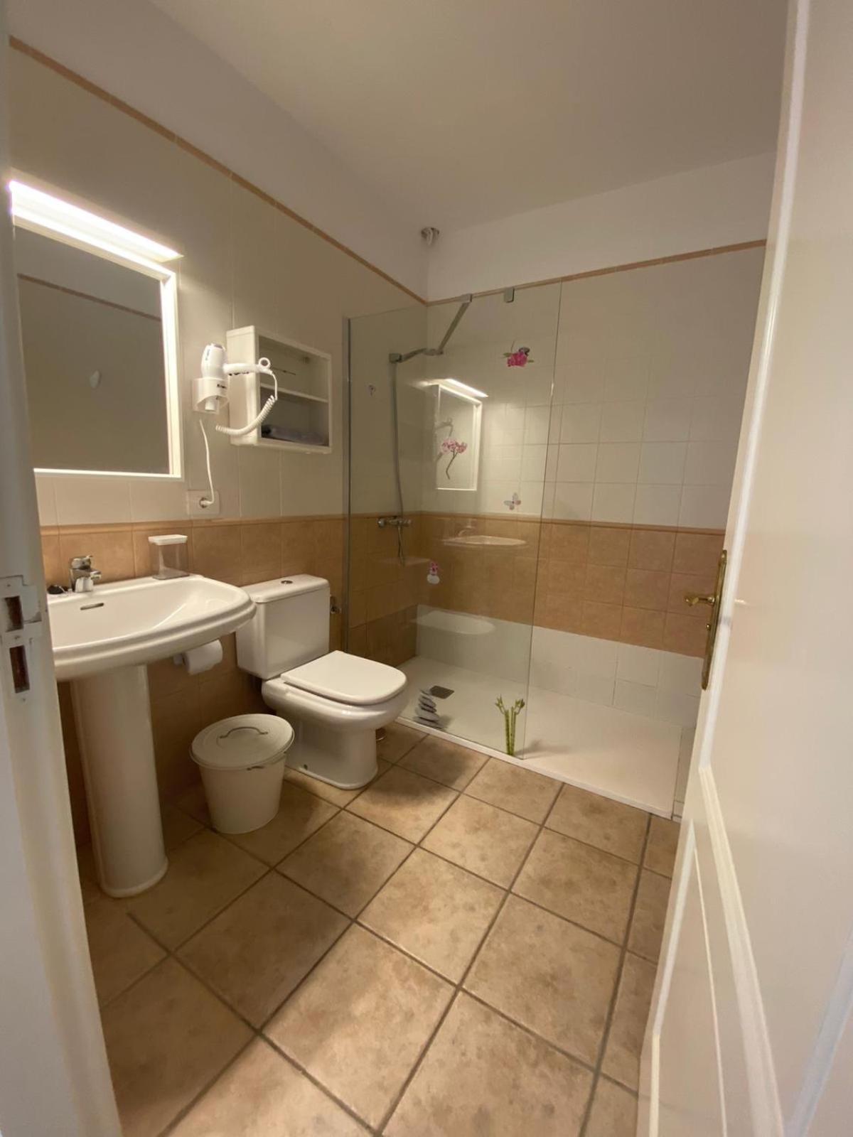 Apartamentos Burgao Caleta de Sebo Exteriör bild